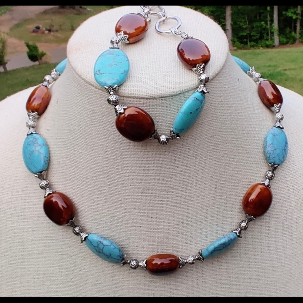 Premier Designs beautiful stone necklace and matching bracelet 🤩